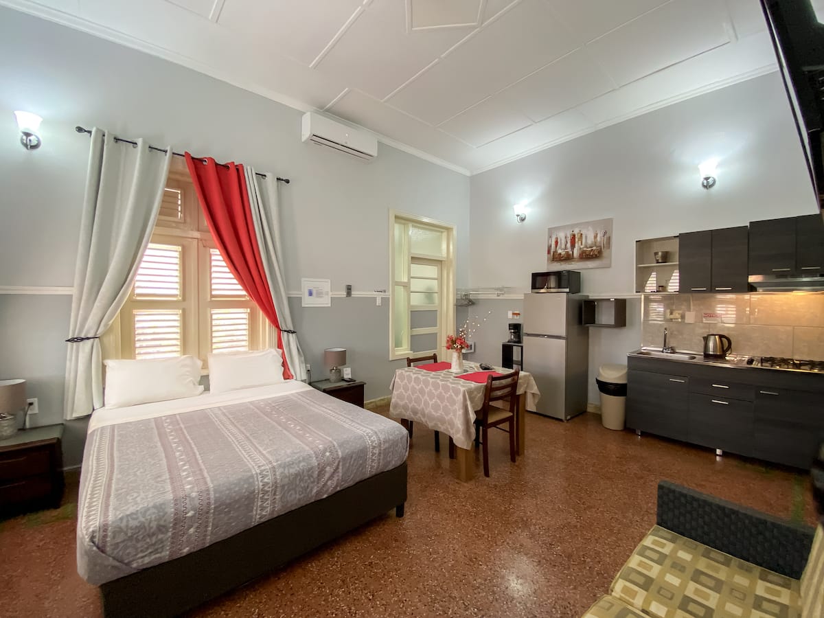 Apartment A, photo 2